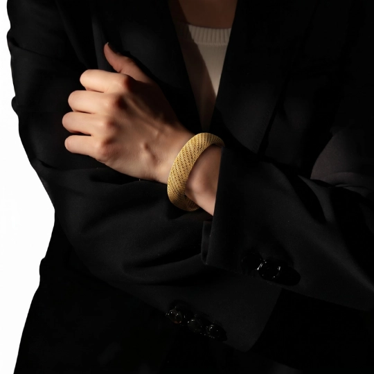 نمای روی بدن دستبند بافت شامپاینی